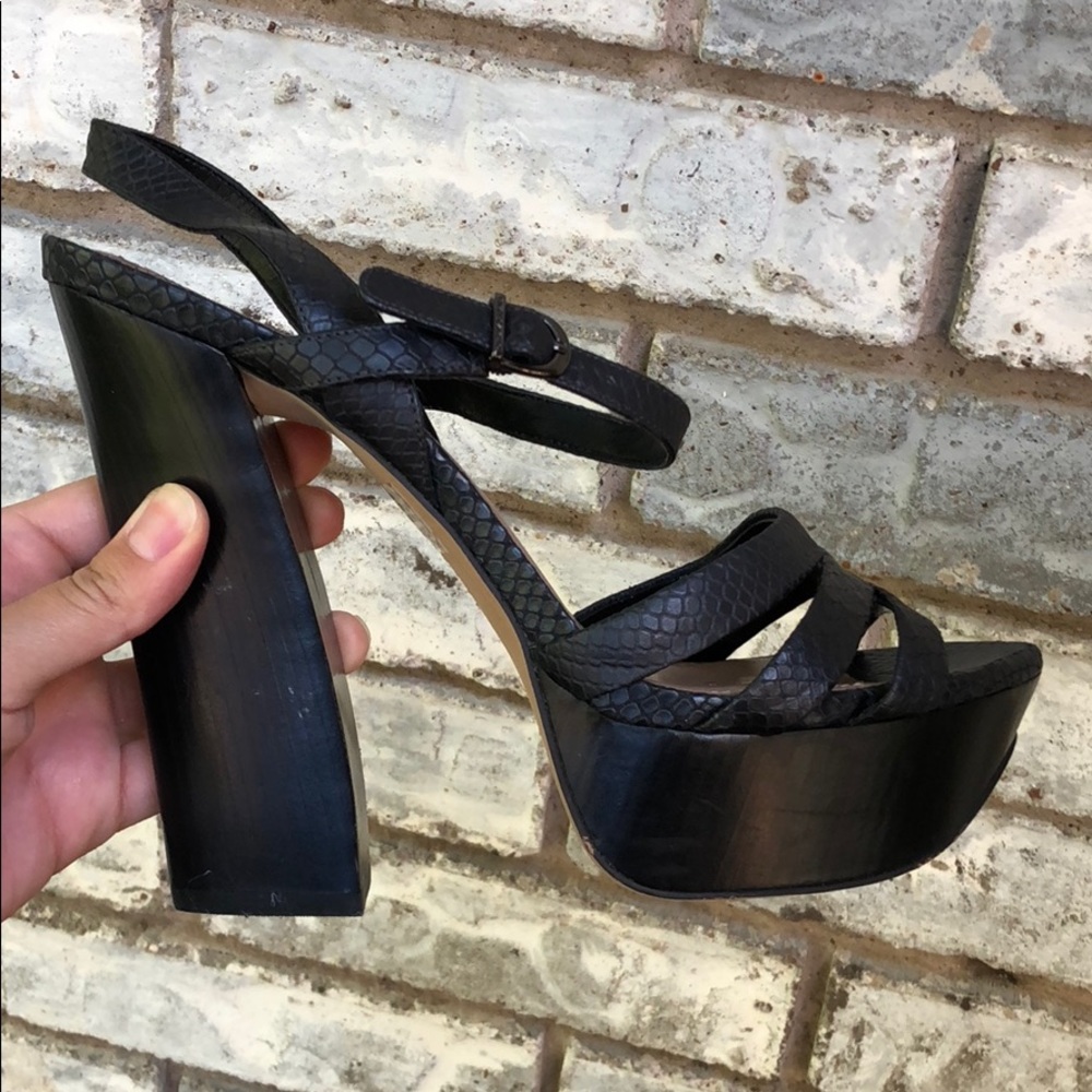 Used once❗️Vince Camuto Black platform sandals